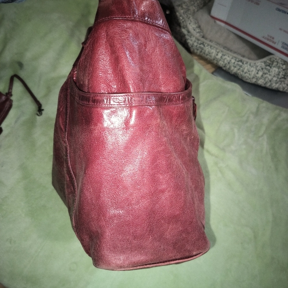 Charles David Red Alligator Embossed Leather Hobo Bag Purse. Large - Picture 5 of 16